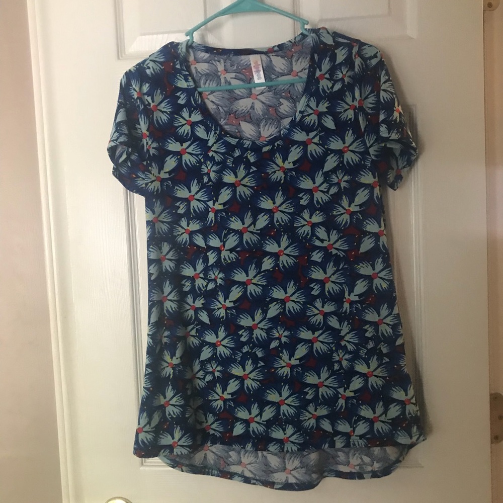 SOLD Cute XS lularoe perfect tee